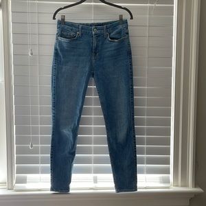 Light wash comfy jeans, barely worn, size 29